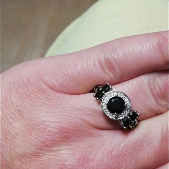 NWOT Cz & Black Spinel Ring Size 7 - Picture 4 of 5